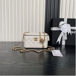 Cloni Beauty case piccolo Chanel con tracolla a catena Ap3940 Bianco firmate