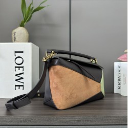 Replica di lusso Qualità superiore replica Piccola Loewe Puzzle Edge in pelle/camoscio multicolore Imitazioni Cloni Qualità superiore replica Piccola Loewe Puzzle Edge in pelle/camoscio multicolore firmate