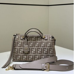 Replica di lusso Borsa a mano media Fendi By The Way morbida marrone Imitazioni Cloni Borsa a mano media Fendi By The Way morbida marrone firmate