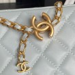 Beauty case piccolo Chanel con tracolla a catena Ap3940 Blu