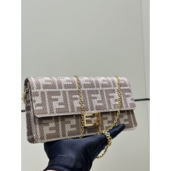 Portafoglio Fendi con catena, modello Baguette in tessuto jacquard FF marrone