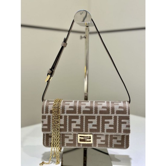Portafoglio Fendi con catena, modello Baguette in tessuto jacquard FF marrone