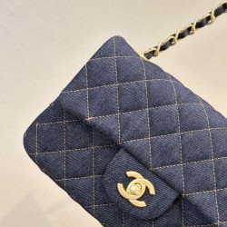 Replica di lusso Borsa a tracolla Chanel mini flap denim trapuntato A69900 blu Imitazioni Cloni Borsa a tracolla Chanel mini flap denim trapuntato A69900 blu firmate