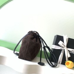 Replica di lusso Imitazioni borse griffate a secchiello/hobo Chanel trapuntata con coulisse scamosciata AS5227 Caffè Imitazioni Cloni Imitazioni borse griffate a secchiello/hobo Chanel trapuntata con coulisse scamosciata AS5227 Caffè firmate