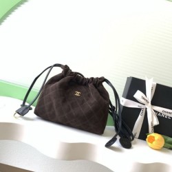 Cloni Imitazioni borse griffate a secchiello/hobo Chanel trapuntata con coulisse scamosciata AS5227 Caffè firmate