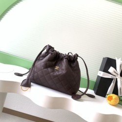 Cloni Borse Imitazioni a secchiello trapuntata con coulisse Chanel AS5227 marrone firmate
