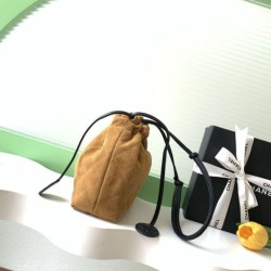 Replica di lusso Borsa a secchiello/hobo Chanel trapuntata con coulisse scamosciata AS5227 marrone Imitazioni Cloni Borsa a secchiello/hobo Chanel trapuntata con coulisse scamosciata AS5227 marrone firmate