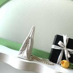 Replica di lusso Imitazioni borse griffate a mano Kelly Chanel AS4416 con trapuntatura a chevron bianco Imitazioni Cloni Imitazioni borse griffate a mano Kelly Chanel AS4416 con trapuntatura a chevron bianco firmate