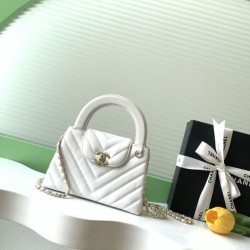 Cloni Imitazioni borse griffate a mano Kelly Chanel AS4416 con trapuntatura a chevron bianco firmate