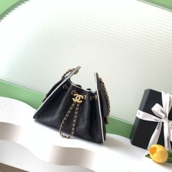 Cloni Mini borsa Chanel 26P trapuntata in rafia intrecciata AS5631 Nero firmate