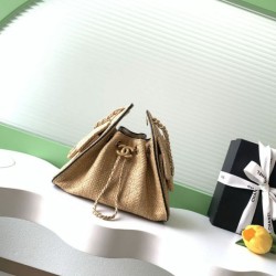 Cloni Mini borsa Chanel 26P trapuntata in rafia intrecciata AS5631 marrone firmate