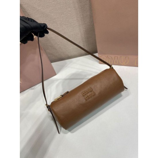 Cloni Pochette compatta in nappa Miu Miu 5NE851 Marrone firmate