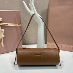 Cloni Pochette compatta in nappa Miu Miu 5NE851 Marrone firmate