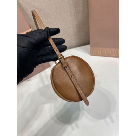 Cloni Pochette compatta in nappa Miu Miu 5NE851 Marrone firmate