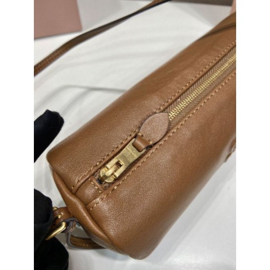 Cloni Pochette compatta in nappa Miu Miu 5NE851 Marrone firmate