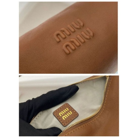 Cloni Pochette compatta in nappa Miu Miu 5NE851 Marrone firmate