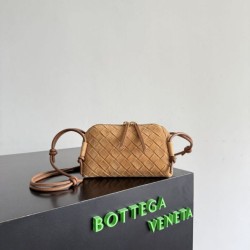 Cloni Pouch Bottega Veneta Concerto camoscio intrecciato Marrone firmate