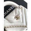 Imitazioni borse griffate a mano Kelly Chanel AS4416 con trapuntatura a chevron bianco