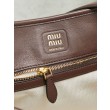 Borsa a secchiello a tracolla Miu Miu Aventure nappa 5BE101 Caffè