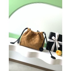 Borsa a secchiello/hobo Chanel trapuntata con coulisse scamosciata AS5227 marrone