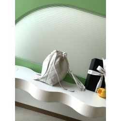 Borsa a secchiello trapuntata con coulisse Chanel AS5227 bianco