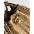Mini borsa Chanel 26P trapuntata in rafia intrecciata AS5631 marrone