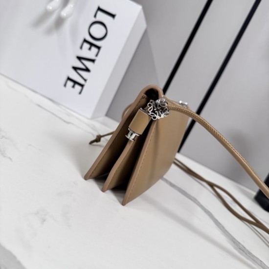 Cloni Borsa Loewe Joya Pouch Nappa marrone firmate