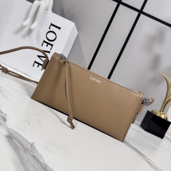 Cloni Borsa Loewe Joya Pouch Nappa marrone firmate