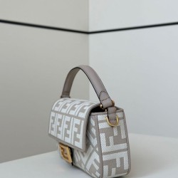 Replica di lusso Borse a tracolla classica Fendi Baguette FF ricamato grigio Imitazioni Cloni Borse Replica a tracolla classica Fendi Baguette FF ricamato grigio firmate