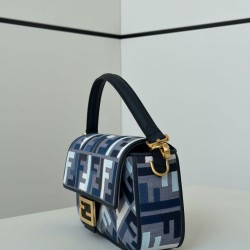 Replica di lusso Borsa a tracolla classica Fendi Baguette FF ricamato Blu Imitazioni Cloni Borsa a tracolla classica Fendi Baguette FF ricamato Blu firmate