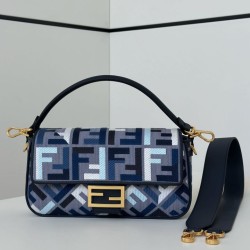Cloni Borsa a tracolla classica Fendi Baguette FF ricamato Blu firmate