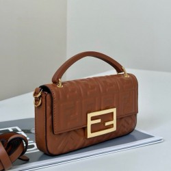 Replica di lusso Borse Firmate Fendi Baguette con manico superiore e logo FF impresso marrone Imitazioni Cloni Borse Firmate Replica Fendi Baguette con manico superiore e logo FF impresso marrone firmate