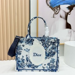 Cloni Imitazioni borse griffate Dior Book Tote piccola/media/grande con ricamo Toile de Jouy blu/bianco firmate
