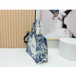 Imitazioni borse griffate Dior Book Tote piccola/media/grande con ricamo Toile de Jouy blu/bianco Imitazioni borse griffate Dior Book Tote piccola/media/grande con ricamo Toile de Jouy blu/bianco