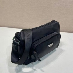 Replica di lusso Borsa a tracolla da uomo Prada nylon/saffiano 2VH192 Nero Imitazioni Cloni Borsa a tracolla da uomo Prada nylon/saffiano 2VH192 Nero firmate