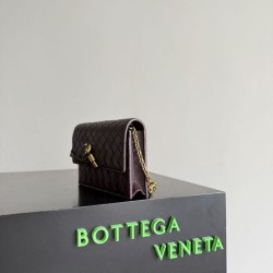 Replica di lusso Borsa a tracolla Andiamo di Bottega Veneta su catena Borgogna Imitazioni Cloni Borsa a tracolla Andiamo di Bottega Veneta su catena Borgogna firmate