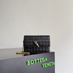 Cloni Borsa a tracolla Andiamo di Bottega Veneta su catena Nero firmate