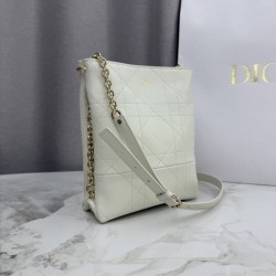 Replica di lusso Borsa Dior Trianon con catena agnello piatta Macrocannage Bianco Imitazioni Cloni Borsa Dior Trianon con catena agnello piatta Macrocannage Bianco firmate