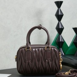 Replica di lusso Borsa tote Miu Miu Arcadie nappa trapuntata 5BB123 Borgogna Imitazioni Cloni Borsa tote Miu Miu Arcadie nappa trapuntata 5BB123 Borgogna firmate