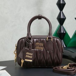Cloni Borsa tote Miu Miu Arcadie nappa trapuntata 5BB123 Borgogna firmate