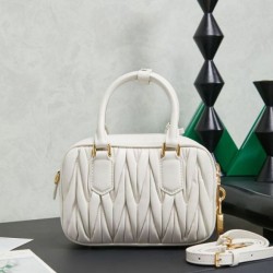Replica di lusso Borse Alta Qualità tote Miu Miu Arcadie nappa trapuntata 5BB123 Bianco Imitazioni Cloni Borse Replica Alta Qualità tote Miu Miu Arcadie nappa trapuntata 5BB123 Bianco firmate
