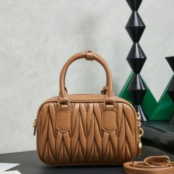 Replica di lusso Borse Imitazioni tote Miu Miu Arcadie nappa trapuntata 5BB123 marrone Imitazioni Cloni Borse Imitazioni tote Miu Miu Arcadie nappa trapuntata 5BB123 marrone firmate