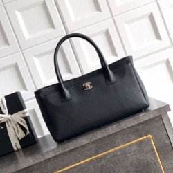 Cloni Bora Pari all'originale replica shopper Chanel Cerf Executive in pelle di vitello nera 32cm firmate