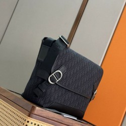 Replica di lusso Perfetta a tracolla da uomo Dior Jett con patta Imitazioni Cloni Replica Perfetta a tracolla da uomo Dior Jett con patta firmate