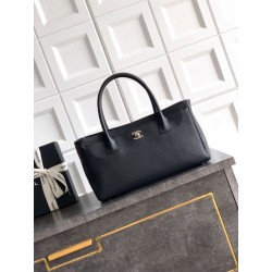 Bora Pari all'originale replica shopper Chanel Cerf Executive in pelle di vitello nera 32cm