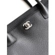 Bora Pari all'originale replica shopper Chanel Cerf Executive in pelle di vitello nera 32cm