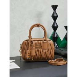Borse Imitazioni tote Miu Miu Arcadie nappa trapuntata 5BB123 marrone