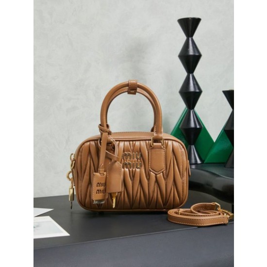 Borse Imitazioni tote Miu Miu Arcadie nappa trapuntata 5BB123 marrone