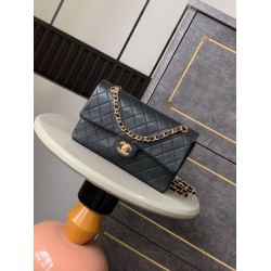 Borsa a mano Chanel classica Flap A1112 nera 20/25cm