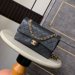 Cloni Borsa a mano Chanel classica Flap A1112 nera 20/25cm firmate